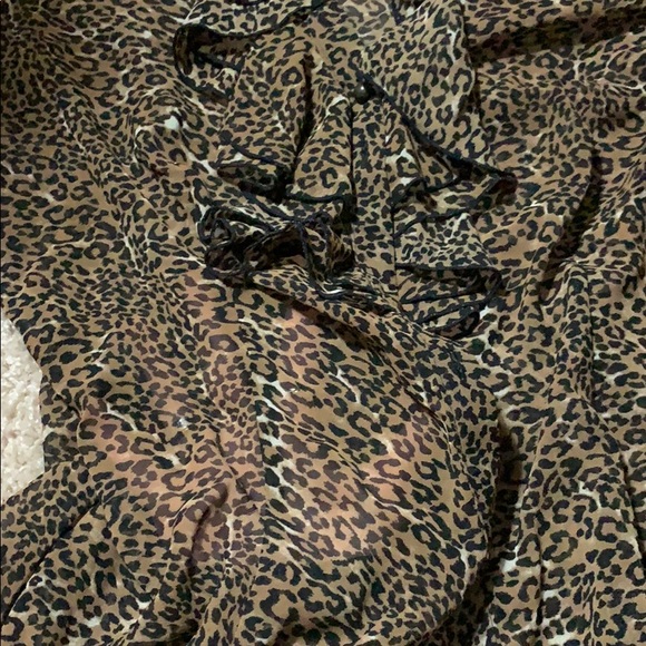 Business or formal button up blouse - Picture 4 of 4